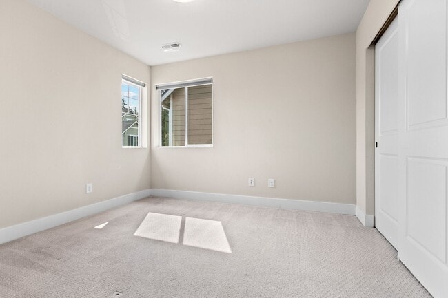 Building Photo - 3Bd/2.5Ba Lynnwood Home