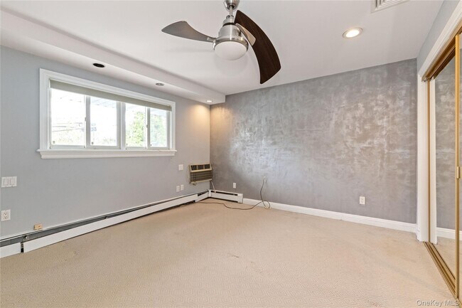 Building Photo - 655 Diane Pl