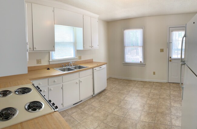 Building Photo - 107 Garwin Dr W
