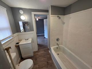 Building Photo - 228 N Maple Ave