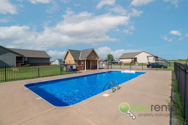 Building Photo - 2315-2317 E Coolwater St Duplex