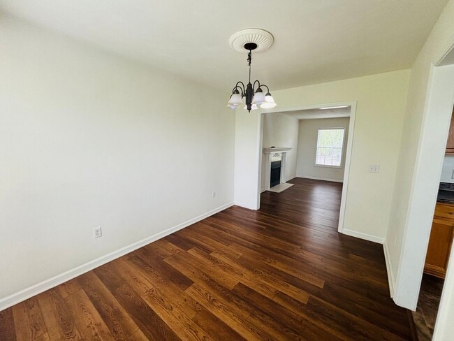 Building Photo - 985 New Village Dr NW