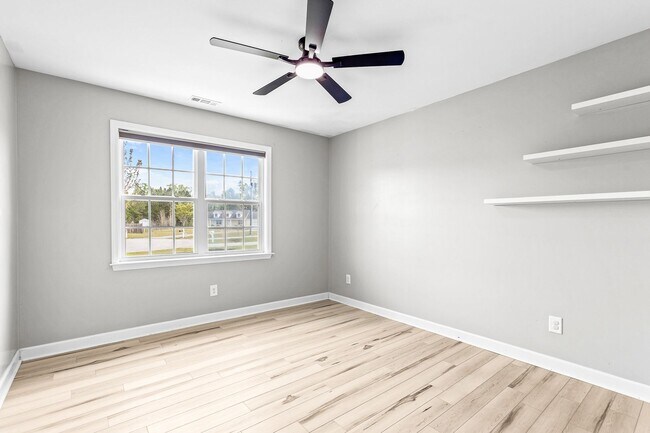 Building Photo - 214 Tall Tree Court