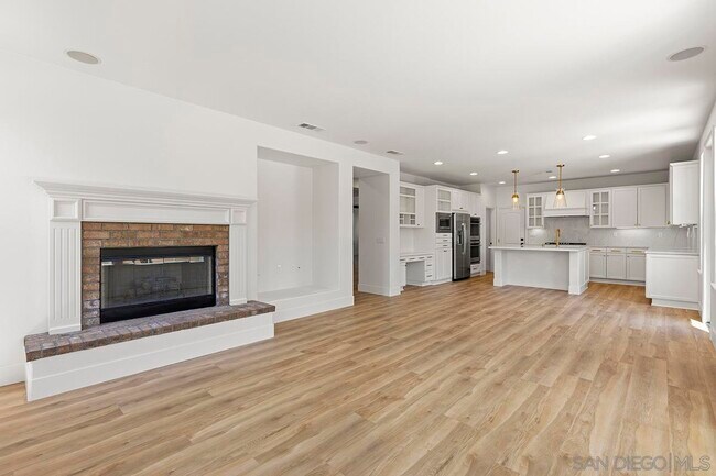 Building Photo - 6338 Huntington Dr