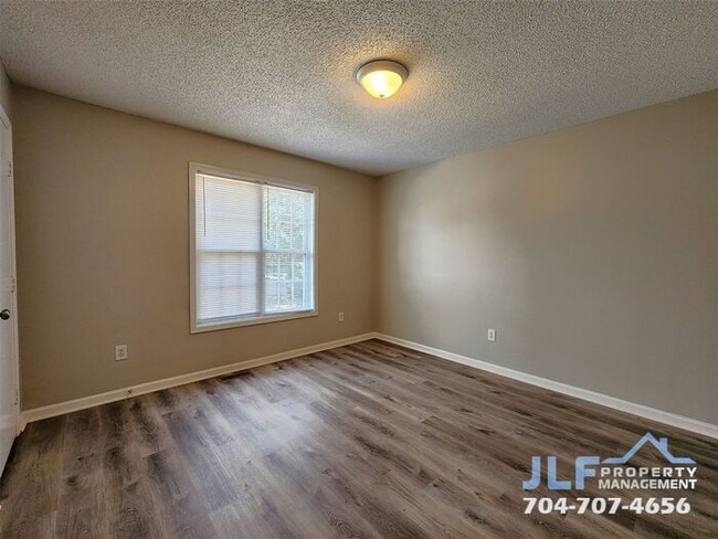 Building Photo - 2 Story All Brick 2/1.5 Townhouse in Concord