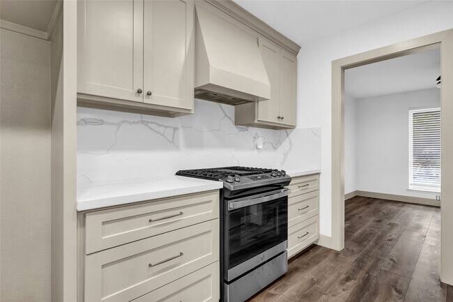 Building Photo - 10115 Kirkbluff Dr