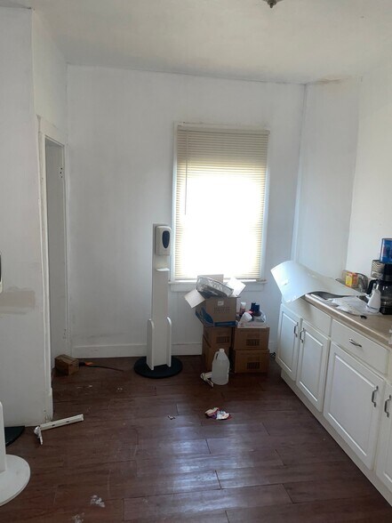 Building Photo - 6069 Harney Ave