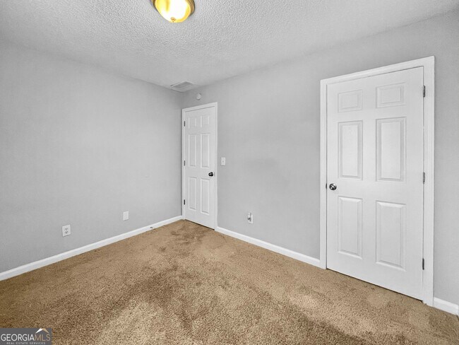 Building Photo - 10 Fieldview Ln