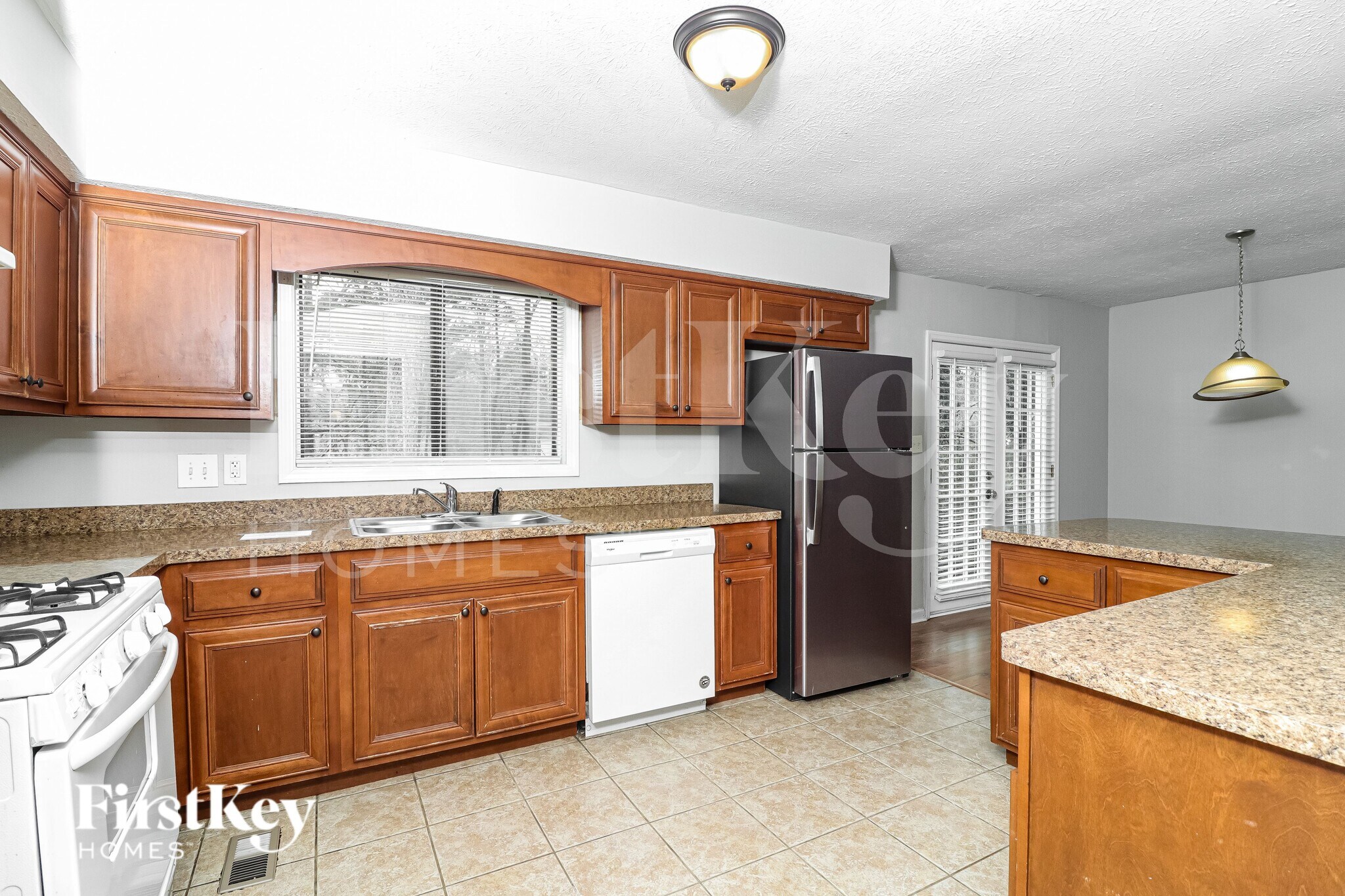 Building Photo - 1006 Hicksmil Ct SW