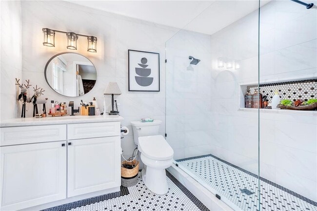 Building Photo - 8 Fernwood Trail