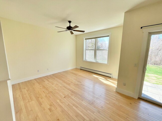 Building Photo - 2 Bedroom Home in Shelburne VT Available 7/1!