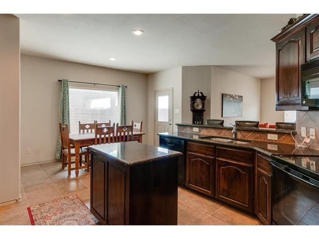 Building Photo - 4624 Lazy Oaks St