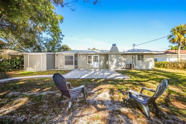 Building Photo - 2060 Sunnyside Pl