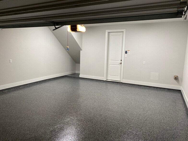 Garage - 1802 Deacon Hl Ct