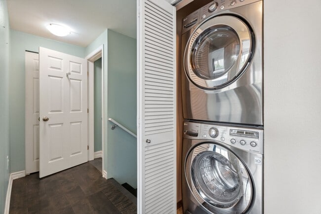 Building Photo - Modern 2-Bedroom Condo with Premium Amenit...