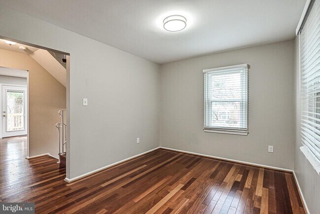 Building Photo - 5572 Kendrick Ln