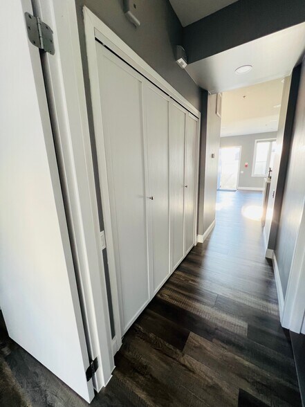 Building Photo - 182 Gay St