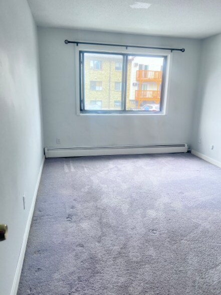 Building Photo - 8 Lancelot Court