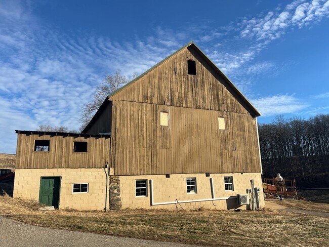 Building Photo - 2985 Granary Rd