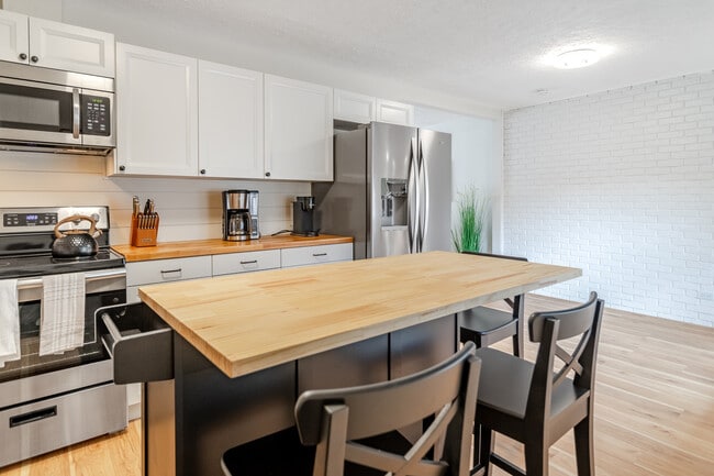 Building Photo - 3515 Indianbrook Dr