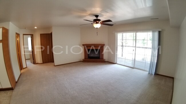 Primary Photo - 6430 Creekside Dr NE