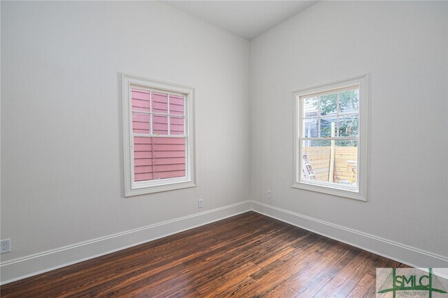 Building Photo - 405 E Anderson Ln