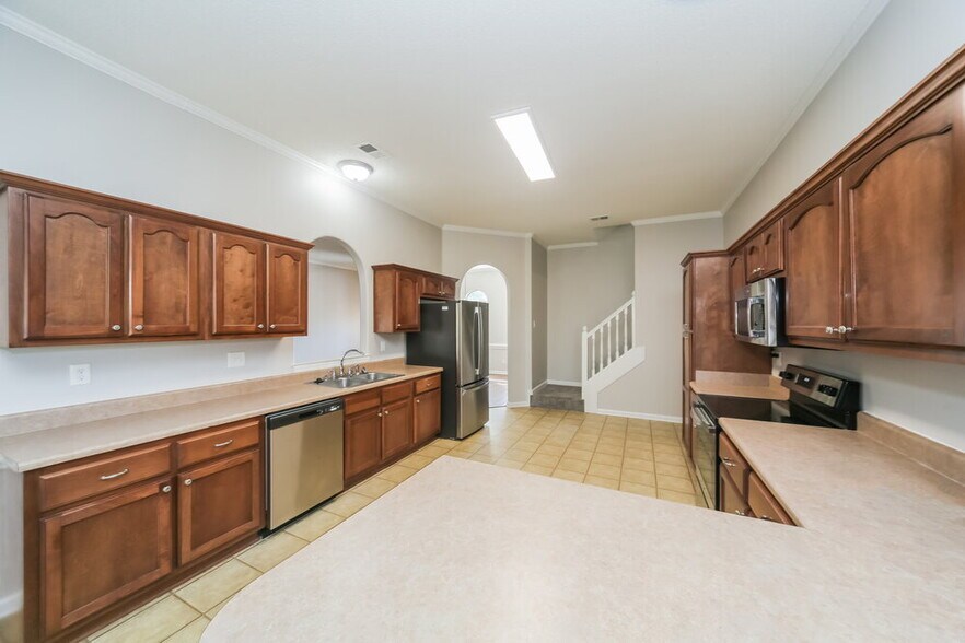 Building Photo - 10442 Sanford Dr