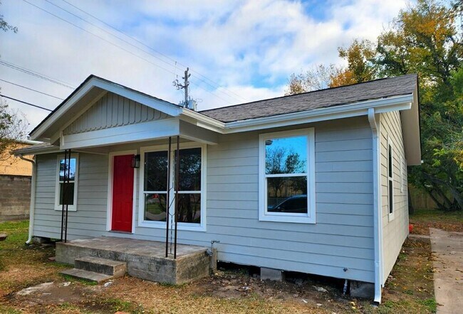 Primary Photo - 7050 Jay St