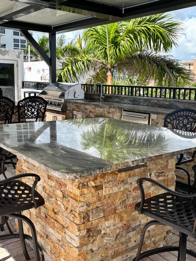 Building Photo - 531 N Ocean Blvd
