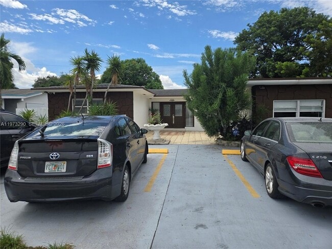 Building Photo - 5712 Hollywood Blvd