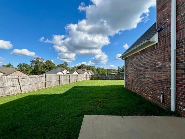 Building Photo - 302 Princess Place