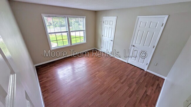 Building Photo - 1103 Maple St