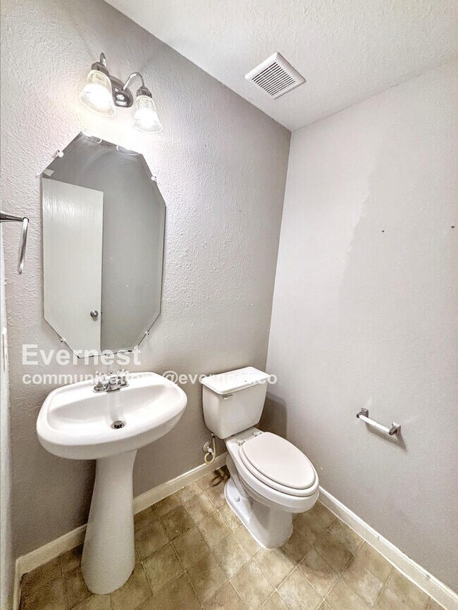Building Photo - 10618 Kentington Oak Dr