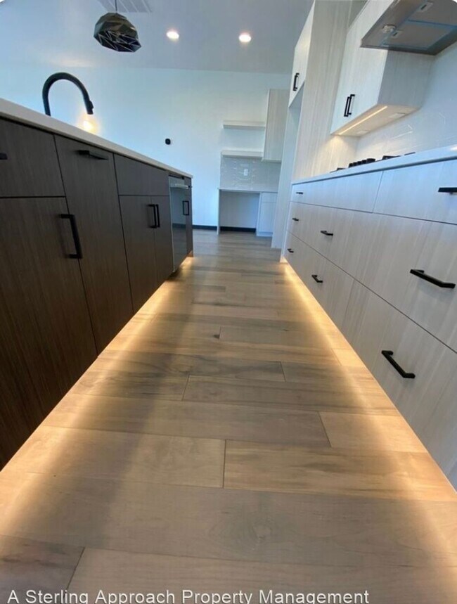 Building Photo - Close to Micron! Luxury Town Home With Two...