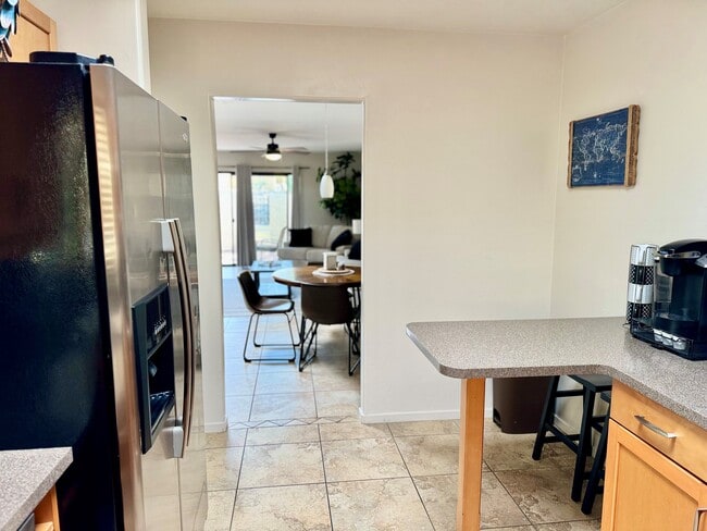 Building Photo - 650 E Camino Alteza