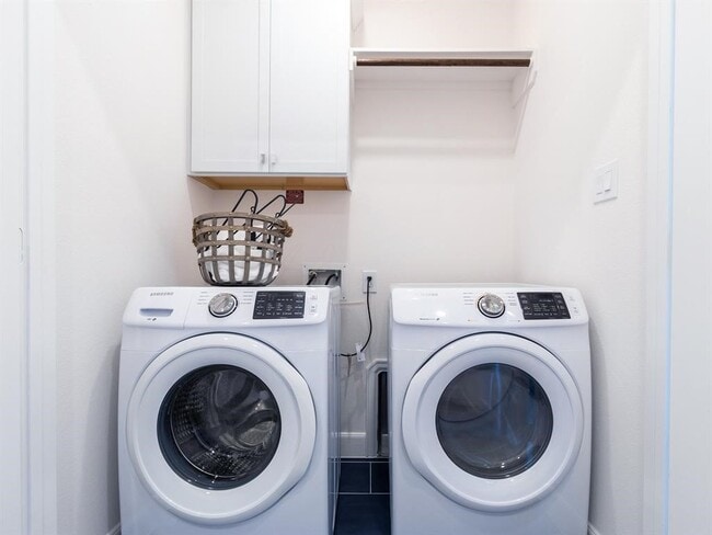 Building Photo - 310 Jensen Dr