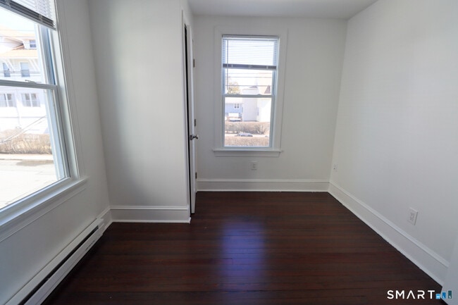 Building Photo - 10 Park St