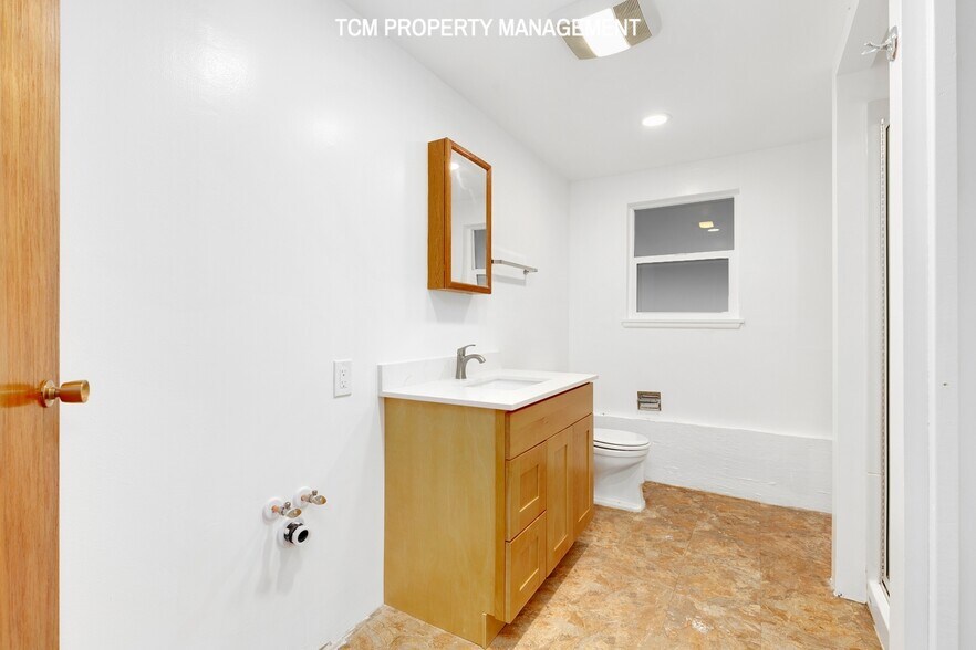 Building Photo - 4806 S 179th St