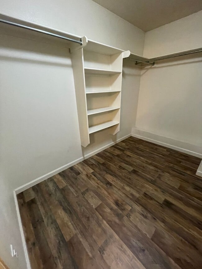 Building Photo - Convenient Sherwood Location