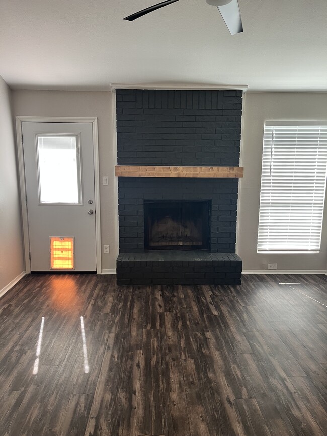 Living room - 8805 Piney Point Dr