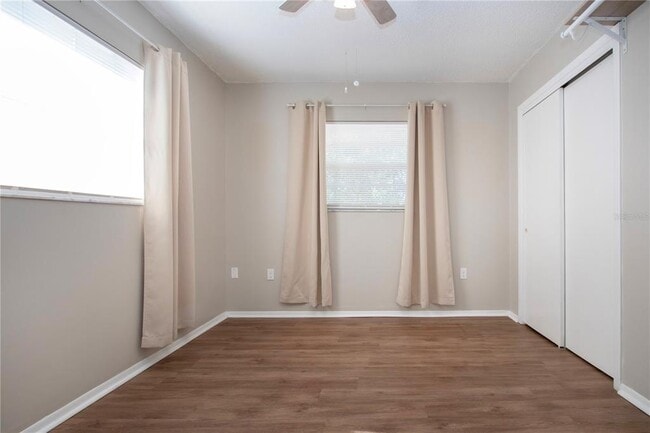 Building Photo - 802 Buttonwood Dr