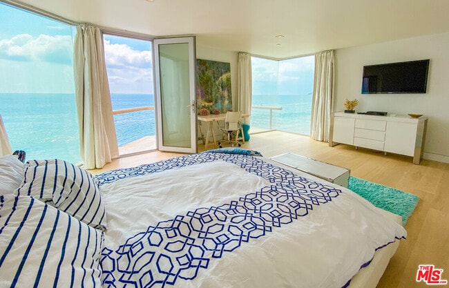 Building Photo - 27102 Malibu Cove Colony Dr