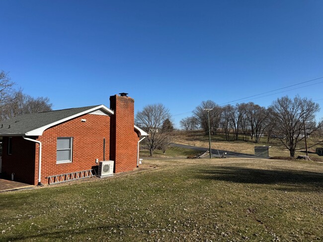 Building Photo - Charming 2-Bedroom Home for Rent in Timber...