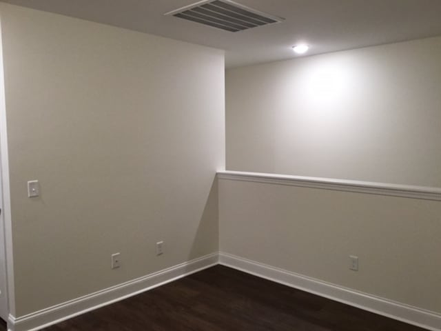 Building Photo - 215 Swan Dr
