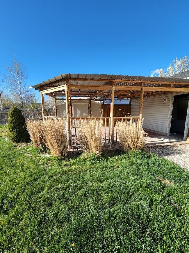 Building Photo - 1638 S 2960 E St