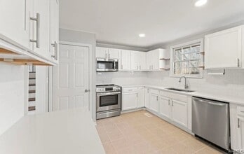 Building Photo - 1000 Jacque Cir