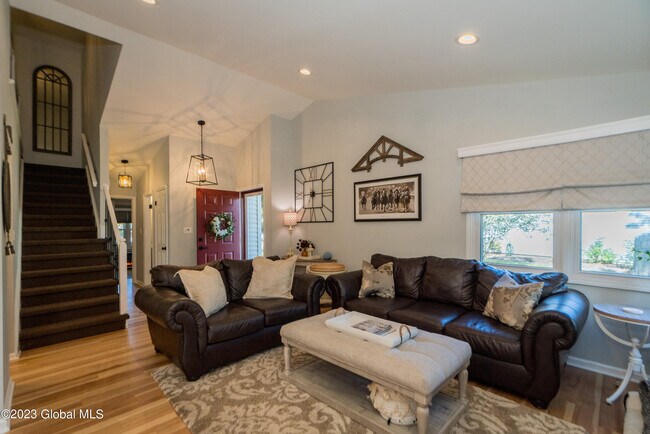 Building Photo - 18 Jaipur Ln