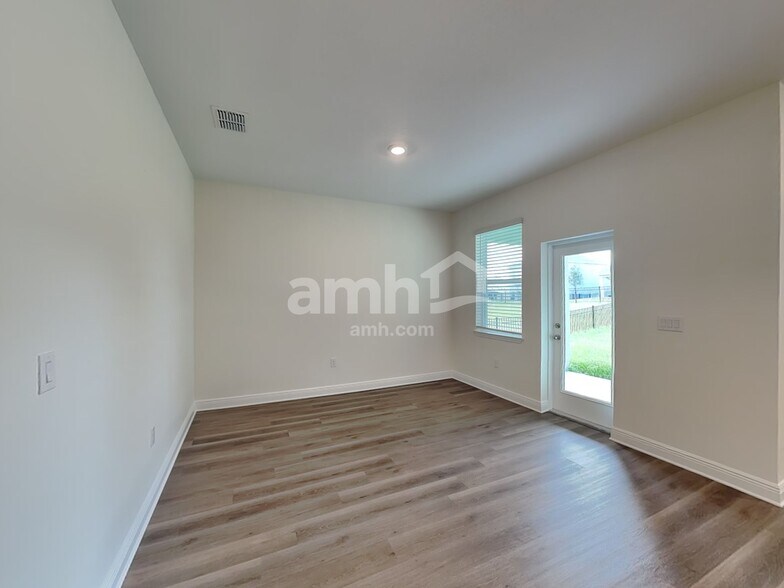 Building Photo - 3775 Lake Bluff Loop