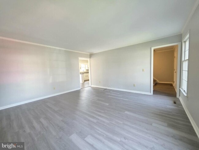 Building Photo - 830 Larch Way