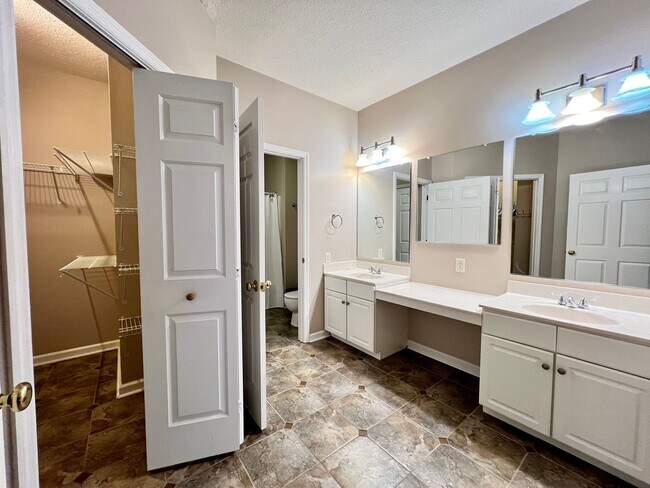Building Photo - Beaver Creek 3 Bedroom/2 Bathroom Condo